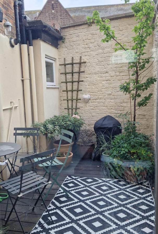 Colourful 2 Bed 2 Bath Tooting House Apartment Лондон Екстериор снимка