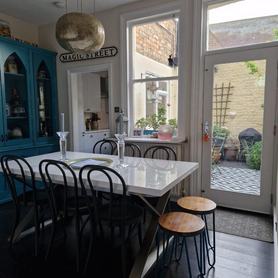 Colourful 2 Bed 2 Bath Tooting House Apartment Лондон Екстериор снимка